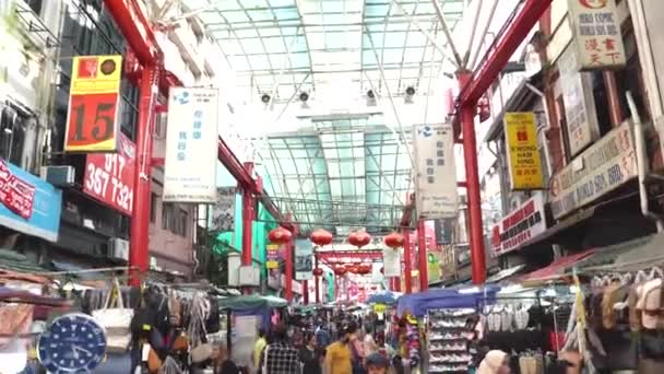Persone Che Comprano Cose Nel Mercato Petaling Street — Video Stock
