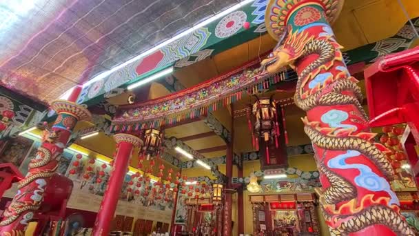 Vista Hermosa Área Oración Dentro Templo Chino — Vídeo de stock