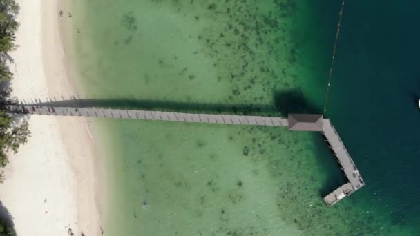 Естетичний Вид Пташине Око Спокійних Хвиль Узбережжя Гавань — стокове відео