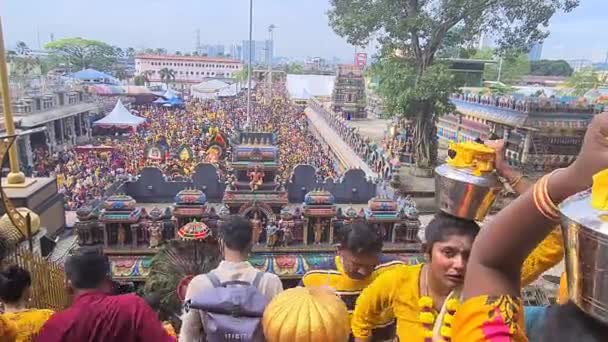 Велике Зібрання Поблизького Храму Муругані Тайпусам — стокове відео