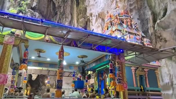 Азійські Індуси Які Поклонялися Храмі Муруган Бату — стокове відео