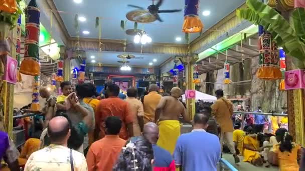 Hindoe Gemeenschap Murugan Tempel Aanbidden — Stockvideo