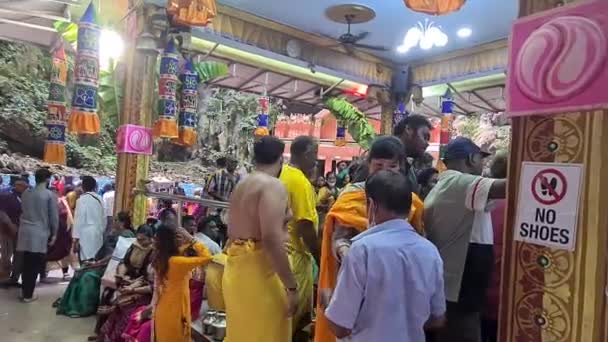 Індуїстське Поклоніння Храмі Муруган Малайзія — стокове відео