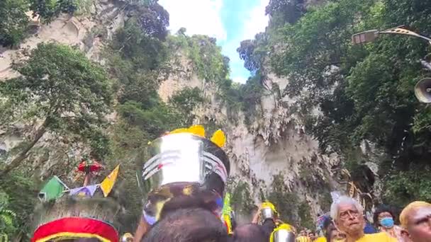 Hindúes Celebrando Templo Thaipusam Murugan Las Hermosas Cuevas Batu Malasia — Vídeos de Stock