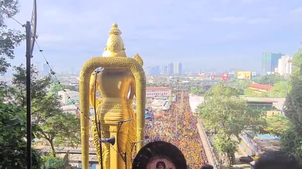Große Schar Hinduistischer Anhänger Versammelte Sich Murugan Tempel Zum Thaipusam — Stockvideo