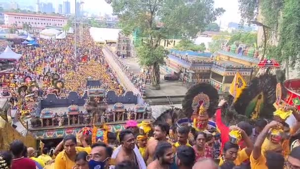 Devotos Tamil Fora Templo Murugan Festival Thaipusam — Vídeo de Stock