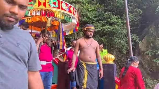 Тамільські Індуси Каваді Йдуть Сходах Храму Муруган Печерах Бату — стокове відео