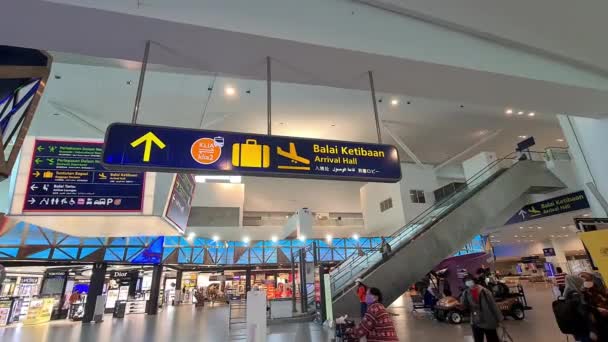 Panneaux Direction Intérieur Aéroport International Kuala Lumpur — Video