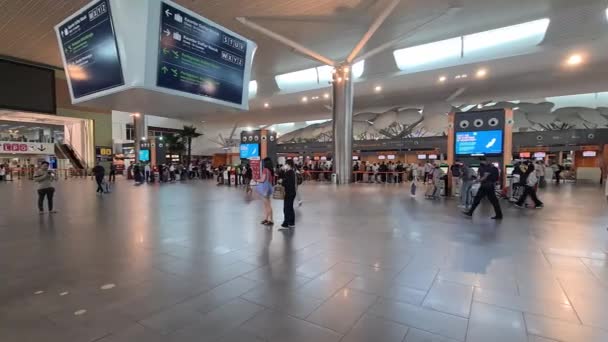 Vista Diurna Del Concurrido Concurrido Aeropuerto Internacional Kuala Lumpur — Vídeos de Stock