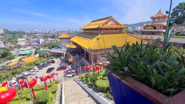 Pemandangan Yang Menakjubkan Dari Kuil Budha Kek Lok Malaysia — Stok Video