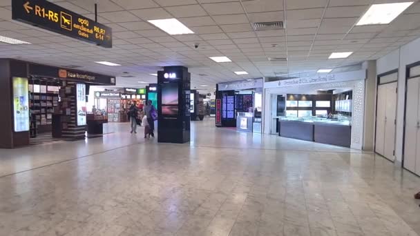 Boutiques Hors Taxes Aéroport Colombo — Video