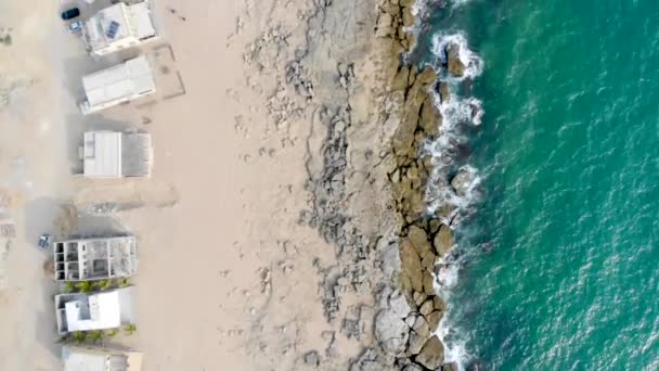 令人惊奇的无人驾驶飞机图像精美的岩石海岸线 — 图库视频影像