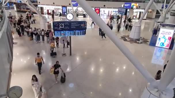 Vnitřní Pohled Cestovatele Kteří Potulují Letišti Colombo — Stock video