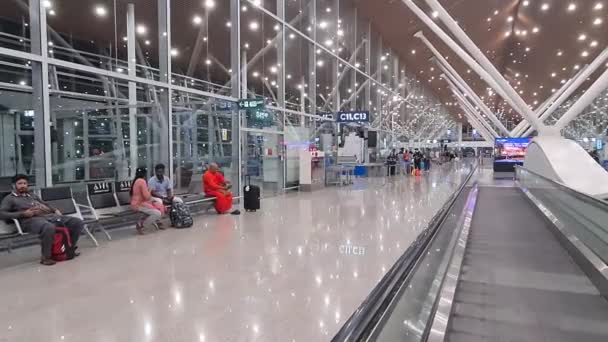 Εσωτερική Άποψη Του Χώρου Αναμονής Του Σύγχρονου Πολυτελούς Αεροδρομίου Royalty Free Βίντεο Αρχείου