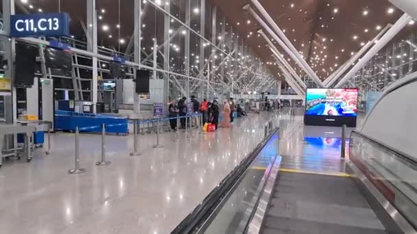 Ktoś Wjeżdża Windą Lotnisko Colombo — Wideo stockowe