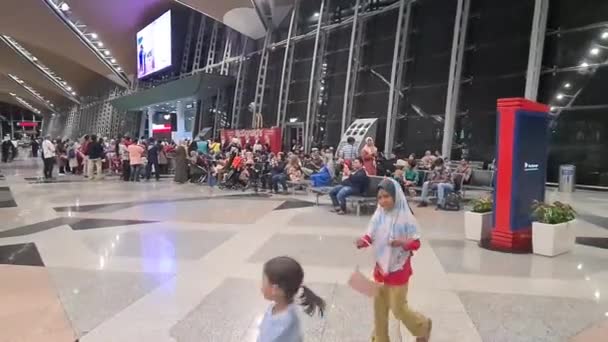 コロンボの混雑した空港の眺め — ストック動画