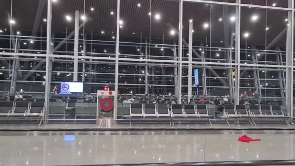 Zona Espera Terminal Del Aeropuerto Vista Desde Ascensor — Vídeos de Stock