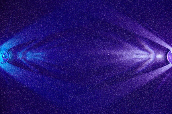 Tmavomodrém Purpurovém Svahu Jemnozrnné Pozadí Světle Modré Purpurově Roztroušené Paprsky — Stock fotografie