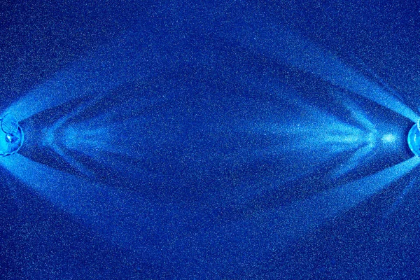 Auf Einem Blauen Gradienten Feinkörnigen Hintergrund Hellblau Gestreute Lichtstrahlen — Stockfoto