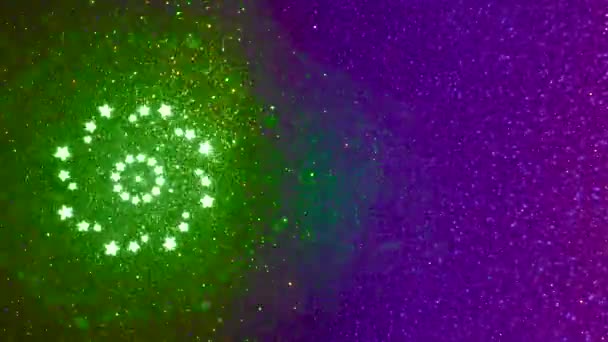 Een Blauwe Lila Fijnkorrelige Achtergrond Bewegende Veelkleurige Figuren Groene Stralen — Stockvideo