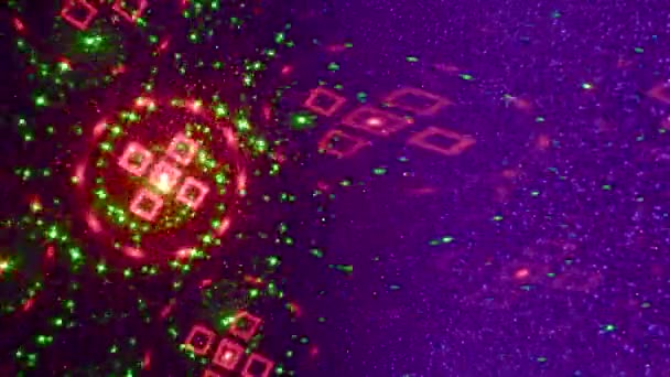 ライラックの微粒なグラデーションの背景に 緑とピンクの多色の数字と光線を移動させます — ストック動画