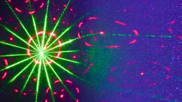 青粒度のグラデーションの背景に 緑とピンクの多色の数字と光線を動かします — ストック動画