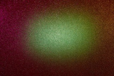 Kahverengi ve eflatun desenli arka planda açık yeşil bir ışık bulutu var.