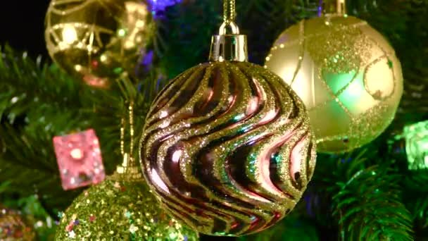 Bola Natal Gira Fundo Galhos Árvore Natal Decorados — Vídeo de Stock