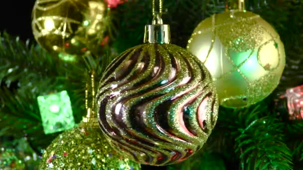 Bola Natal Gira Fundo Galhos Árvore Natal Decorados — Vídeo de Stock