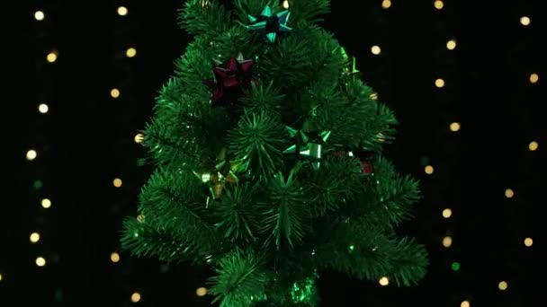Albero Natale Decorato Verde Con Lampeggianti Raggi Luce Fantasia Ruota — Video Stock