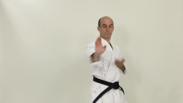 Blocchi Con Mani Movimento Sono Eseguiti Atleta Karategi — Video Stock