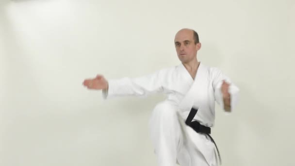 Kol Direkt Tekmeler Karategi Bir Atlet Tarafından Yapılır — Stok video