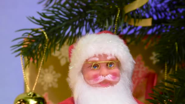 Natal Movimento Closeup Papai Noel Perto Uma Vela Acesa Árvores — Vídeo de Stock