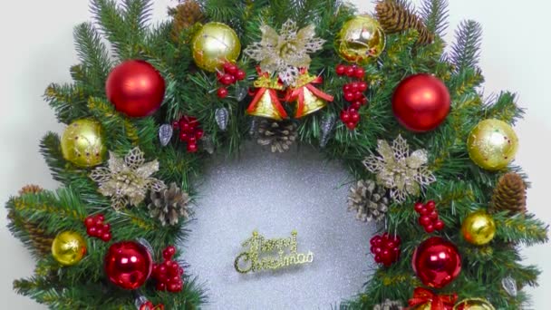 Navidad Movimiento Primer Plano Velas Encendidas Una Gran Corona Navidad — Vídeos de Stock