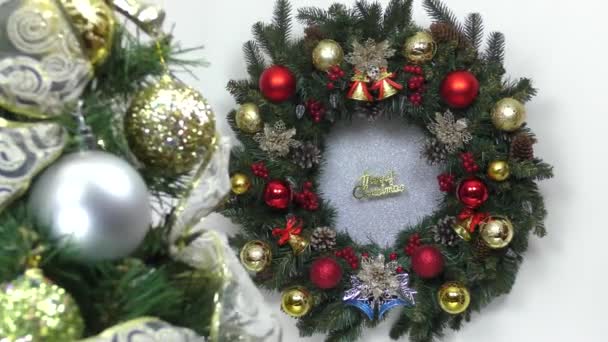 Vídeo Cartão Postal Closeup Uma Árvore Natal Com Bolas Natal — Vídeo de Stock