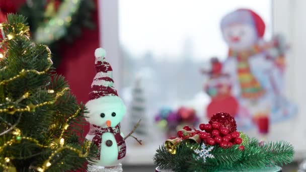 Natal Movimento Fundo Natal Estande Com Decorações Rotativas Perto Boneco — Vídeo de Stock