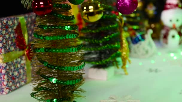 Natal Movimento Pequenas Árvores Natal Figuras Natal Perto Boneco Neve — Vídeo de Stock