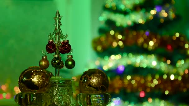 Sobre Fondo Semi Borroso Con Árbol Navidad Pequeño Árbol Navidad — Vídeo de stock