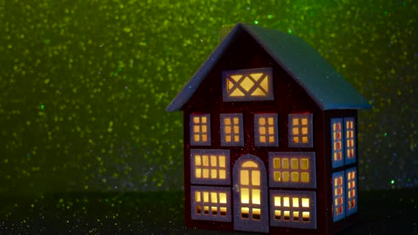Будинок Різнокольоровими Сяючими Вікнами Кольоровому Фоні — стокове відео