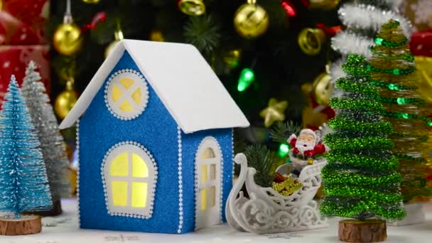 Тлі Різдвяної Ялинки Подарунками Різдвяний Будинок Санчатами Санта Клаусом Ньому — стокове відео