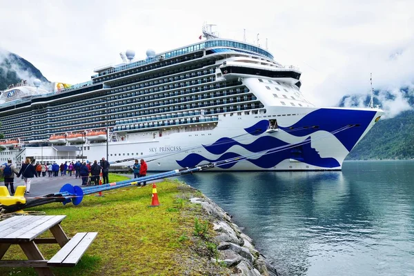 Skjolden Sognefjord Noruega Junho 2022 Passageiros Cruzeiro Esperando Para Embarcar — Fotografia de Stock