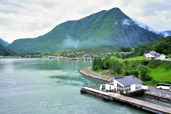 Skjolden Sognefjord Norvège Juin 2022 Travailleurs Entraîneurs Attente Amarrage Bateau — Photo