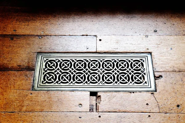 Brass Floor Heating Vent Old Varbnished Timber Floor — Stock Photo, Image