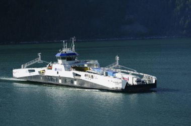 Nored Fjord, Norveç - 28 Haziran 2022: Mannheller 'den Fodnes ferjekai feribotuna