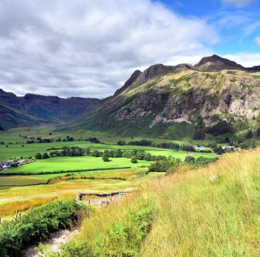 Langdale Pikes ve Valley 'de güneş ışığı