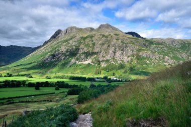 Langdale Pikes ve Valley 'de güneş ışığı