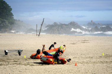 Deniz Geçidi, Tauranga, Yeni Zelanda - 11 Kasım 2022: Sahilde tatbikatlarına devam ediyorlar