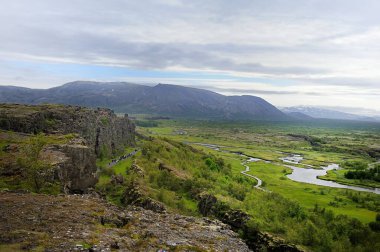 Pingvellir Ulusal Parkı ve Kuzey Amerika tektonik plakasının yamaç yüzeyi