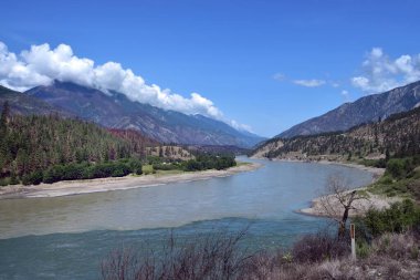 Thompson Nehri 'nde nehirler birleşiyor.