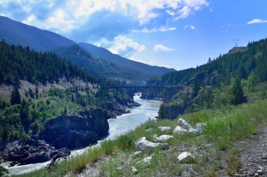 Fraser Nehri 'nin üzerindeki Cisco Geçidi.